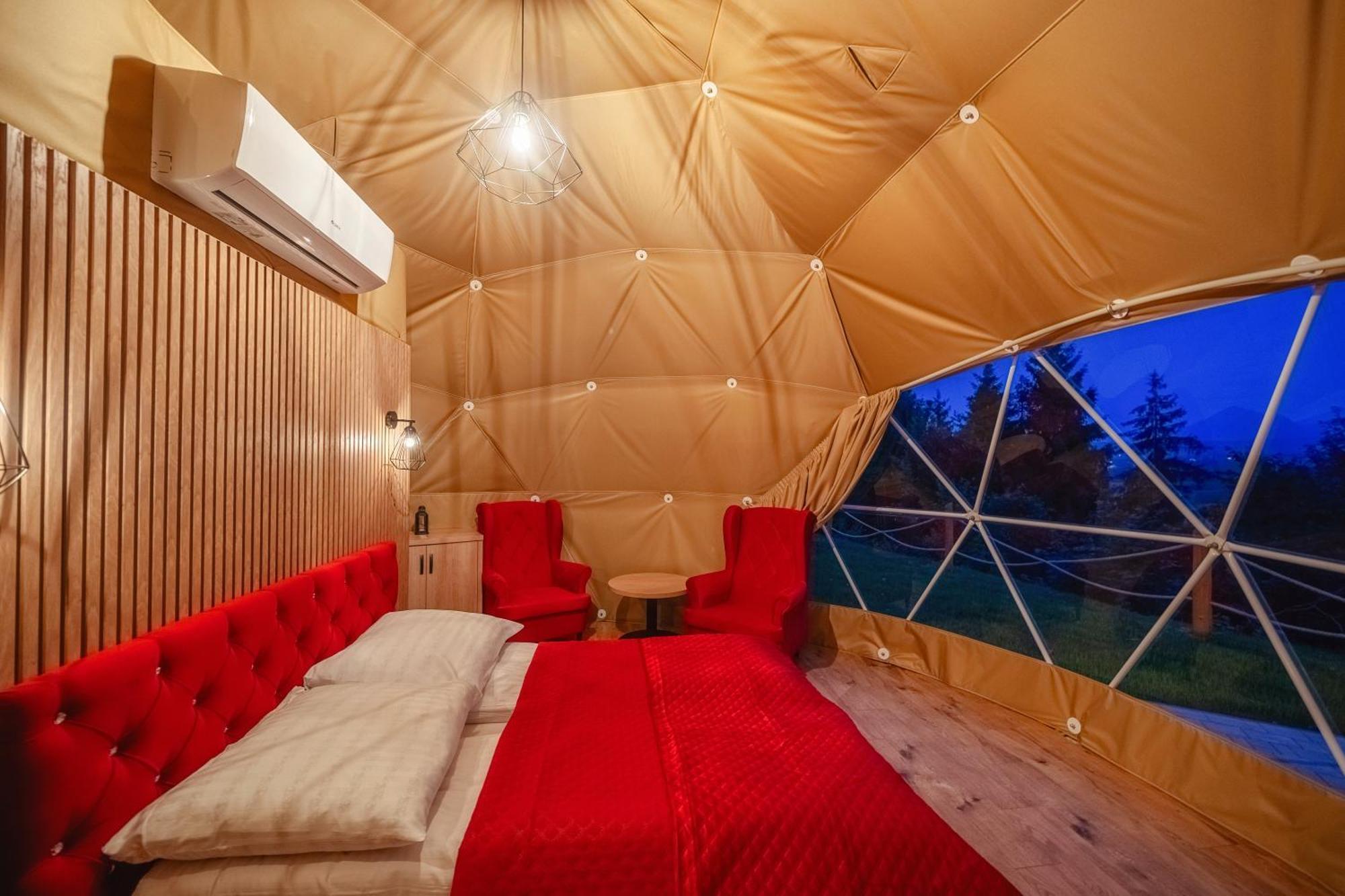 Diamond Glamp & Jacuzzi *