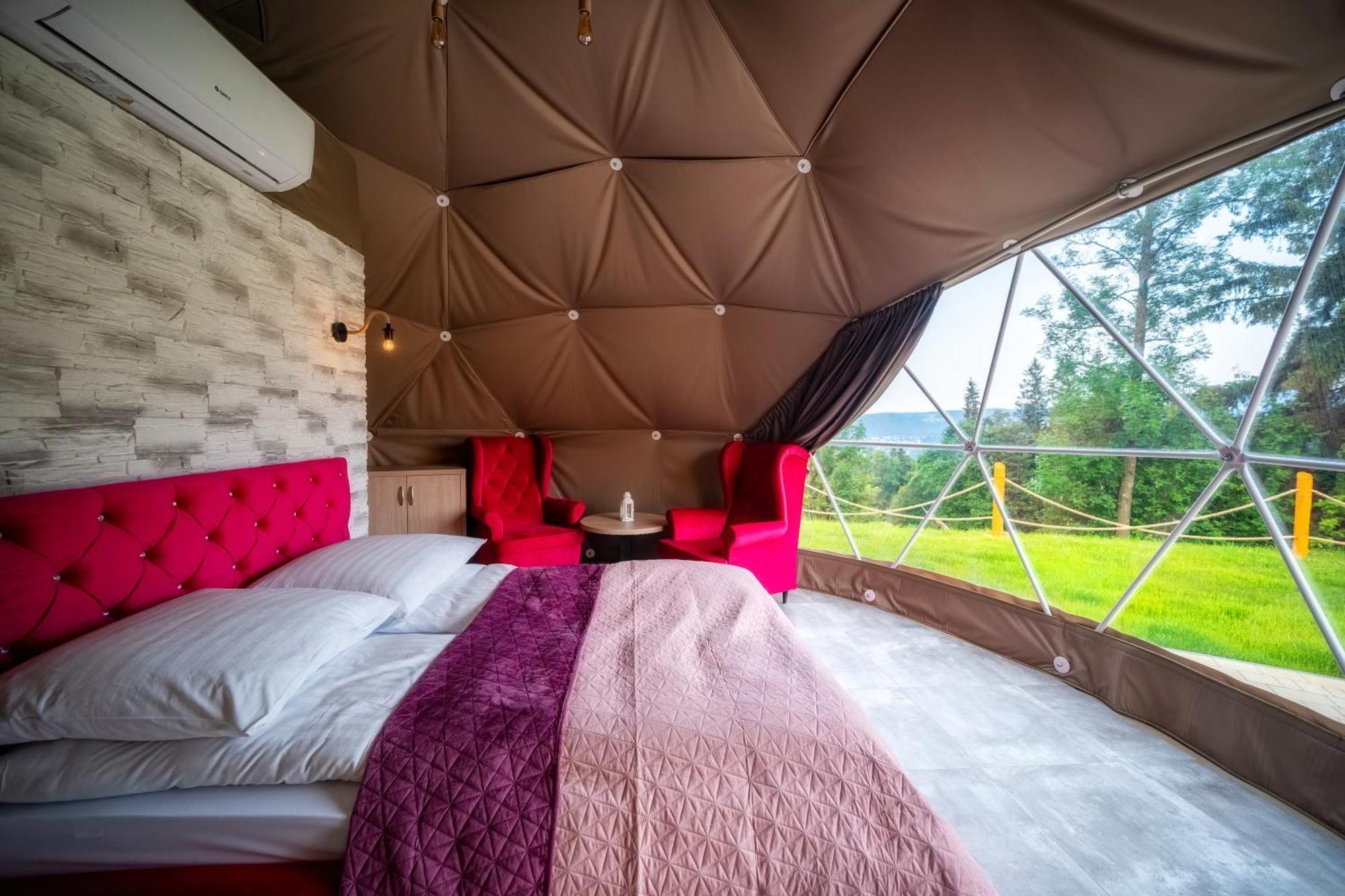 Diamond Glamp & Jacuzzi *