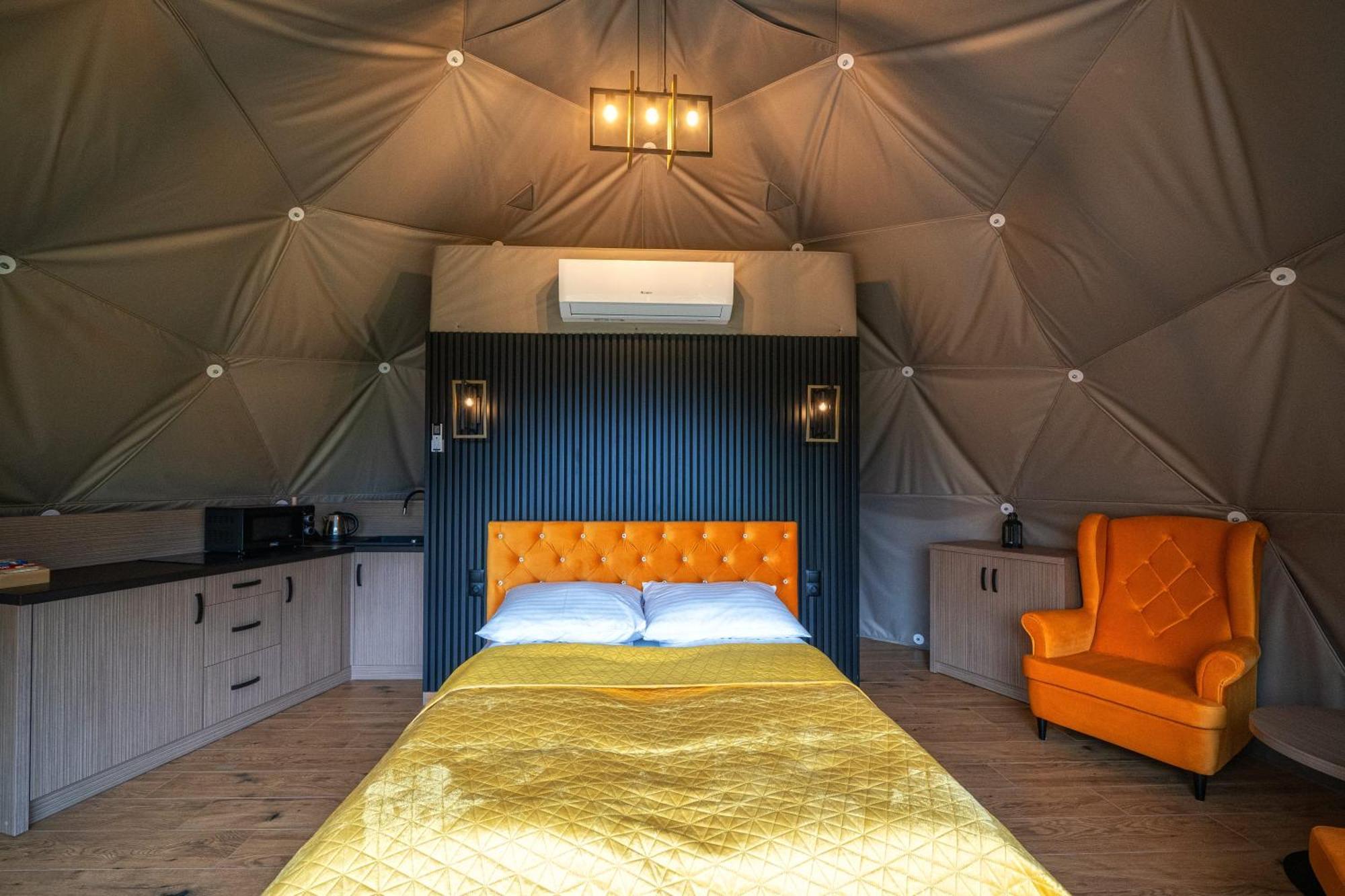 Diamond Glamp & Jacuzzi *